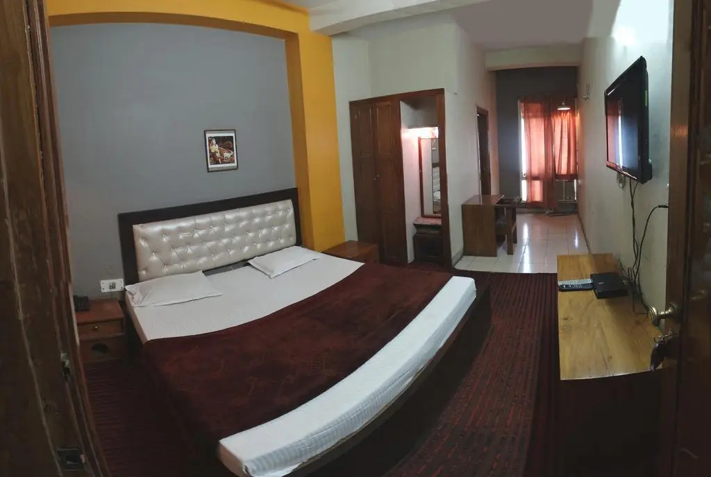 Gaurav Hotel