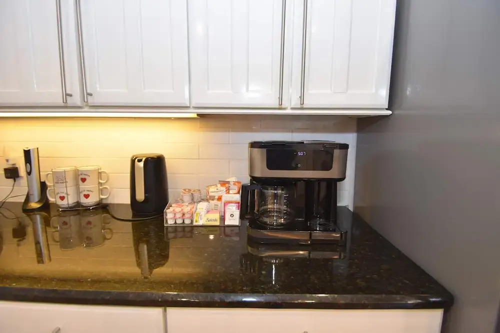Perfect Beach House 2min Walk With Heated Pool and Hot Tub 4 bed 3 Bath With Pet Friendly