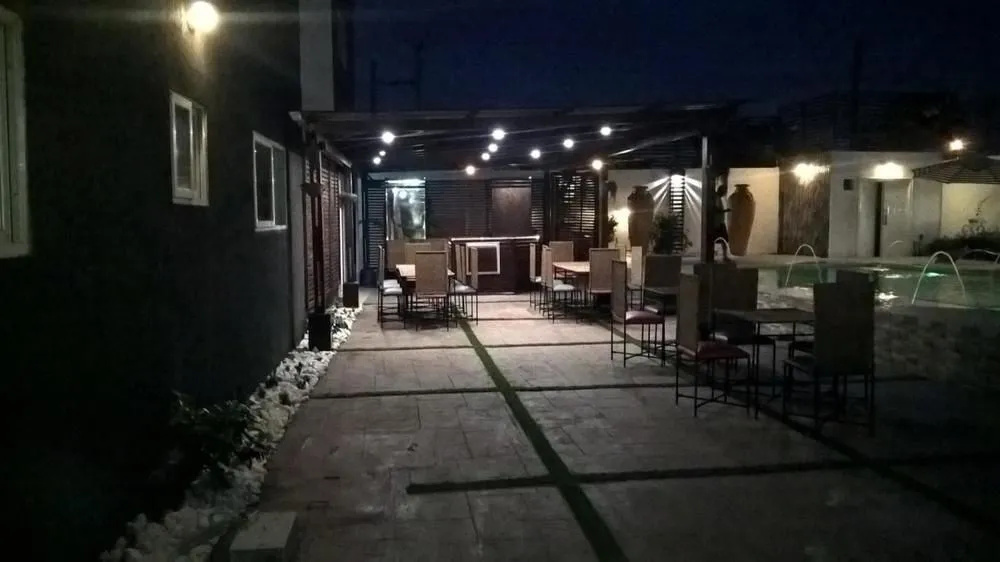 Earl Heights Suites Hotel