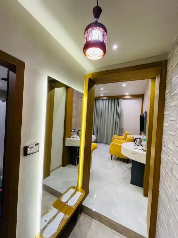HOTEL DOUBLE CROWN Mumbai AIRPORT T2