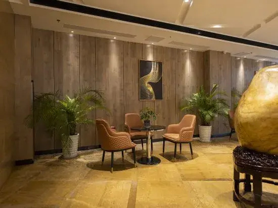 New Joy Hotel (Internatial Trade Spring Department Store Shopping)