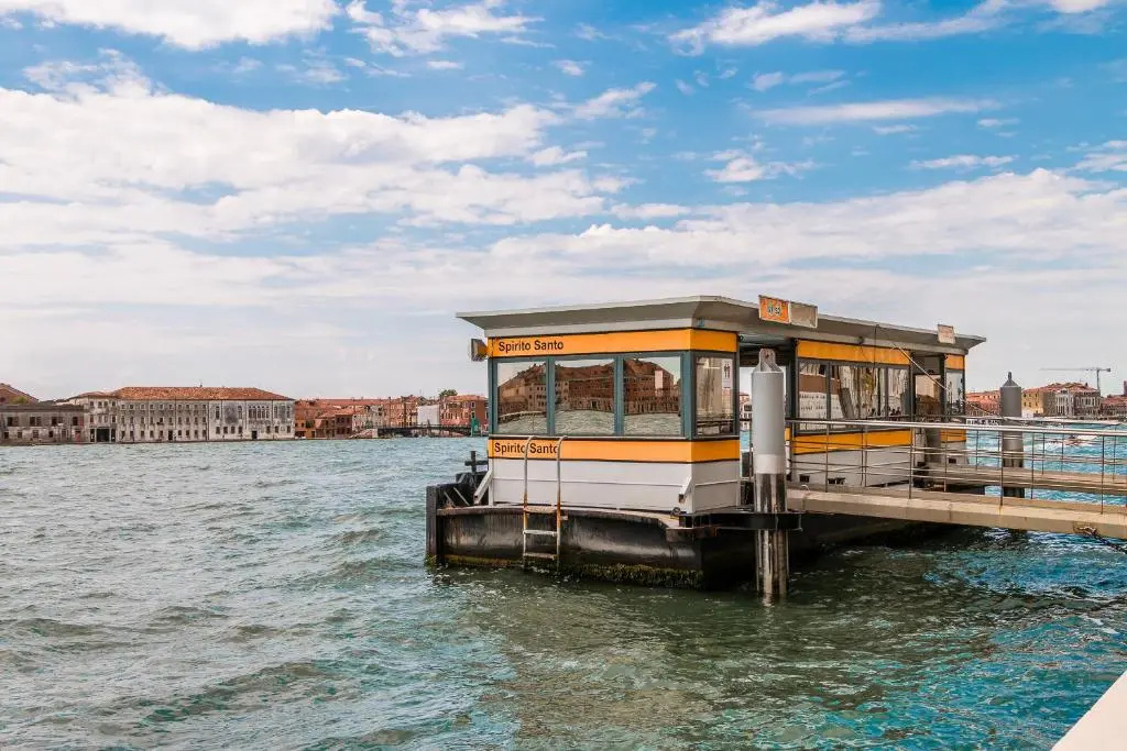 Venezia Spirito Santo Canal View