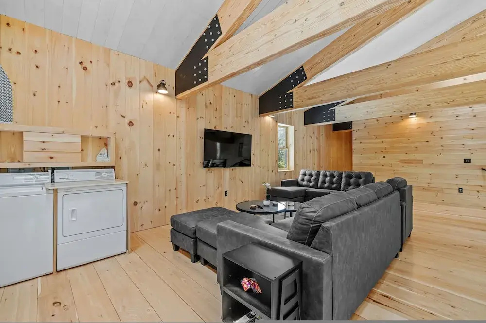Ski Cabin w Hot Tub Gas Fireplace Near Cranmore
