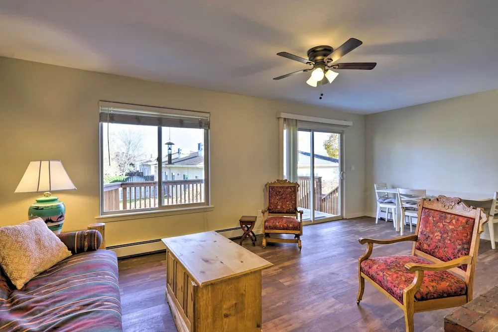 Pet-friendly Grand Junction Townhome w/ Yard!