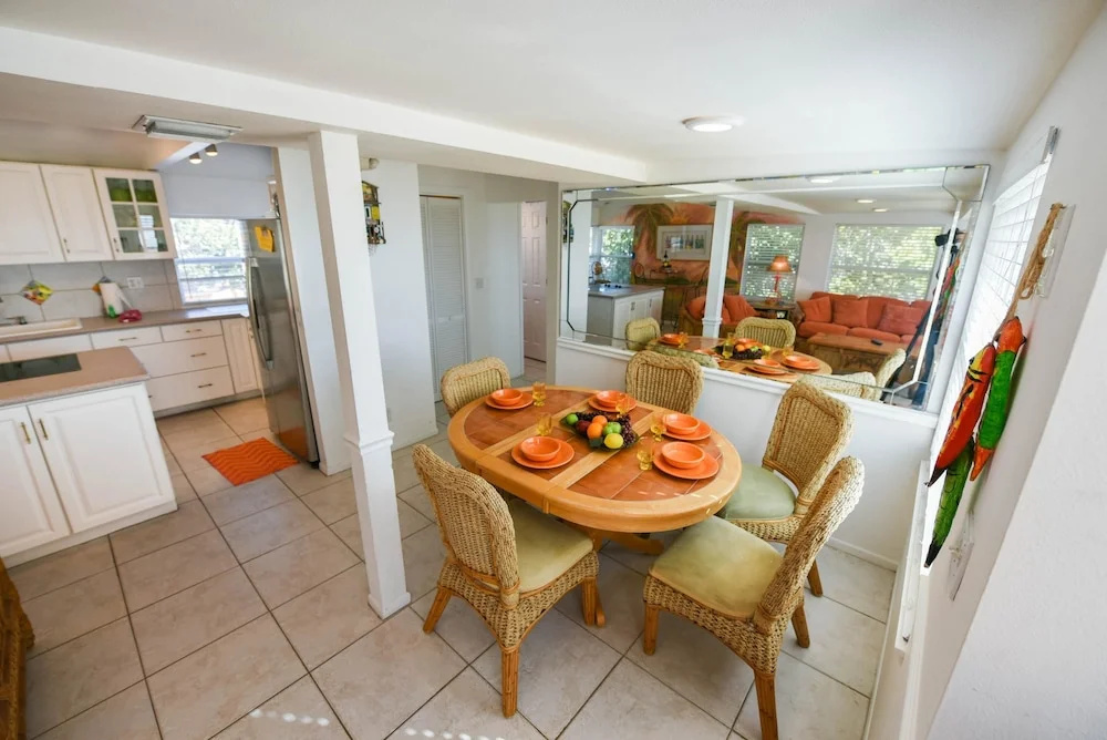 Tropical Breeze Apartment 2