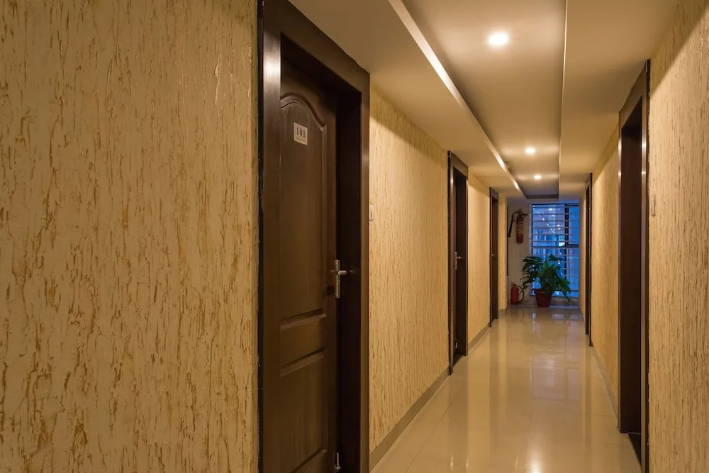 Super Townhouse Divya Palace