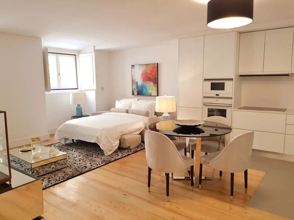 Lisbon Finestay Santana