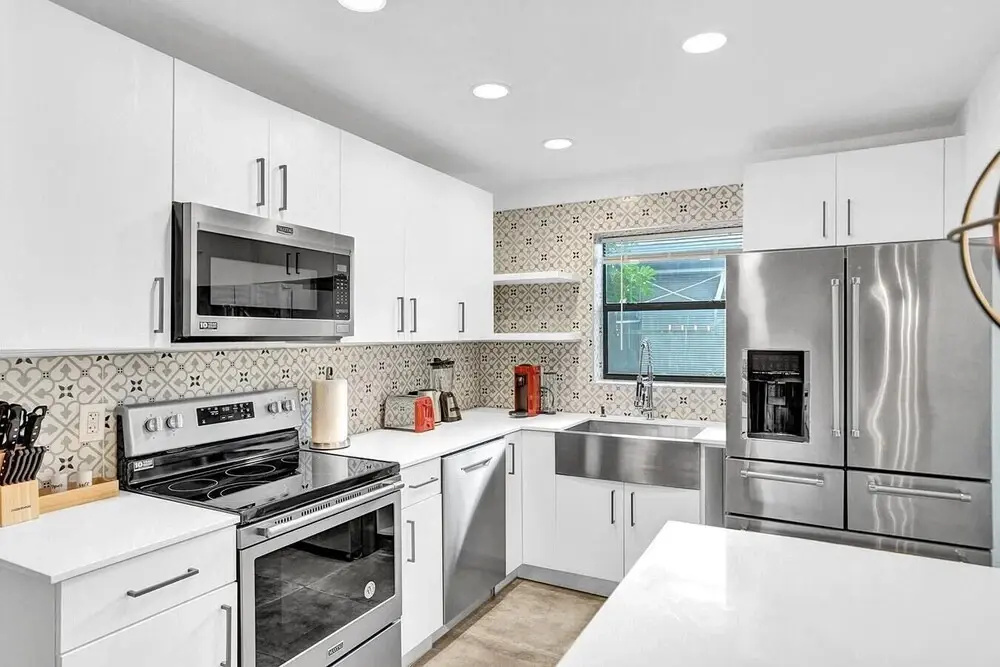 Luxe 3/2 Private Home W/bbq, Gazebo & Free Parking!