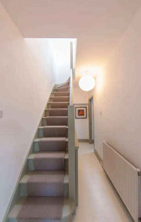 Modern and Luxurious House Close to Central London
