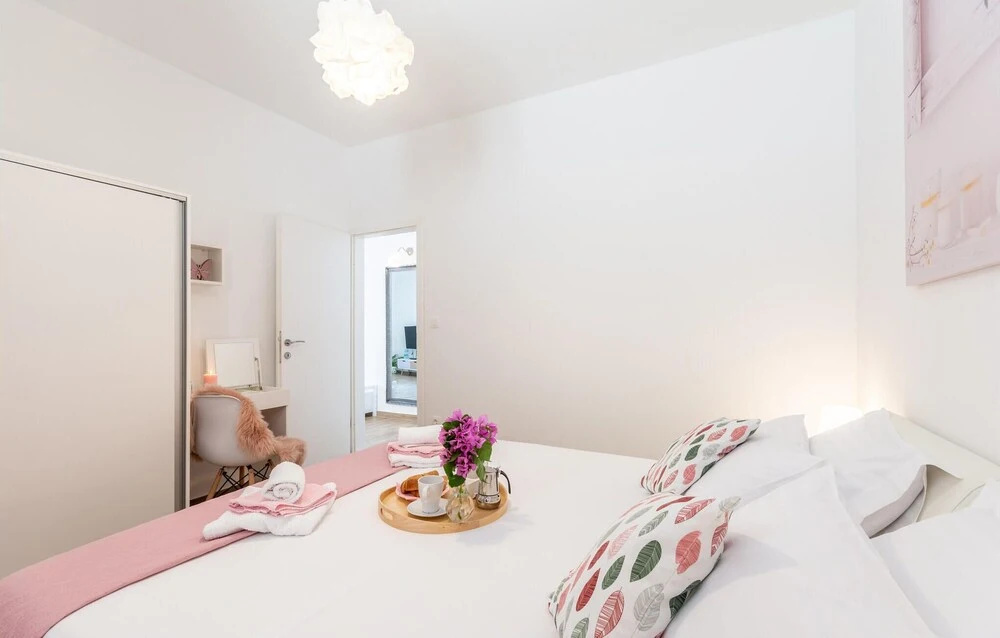 Nice Apartment in Milna With 1 Bedrooms and Wifi