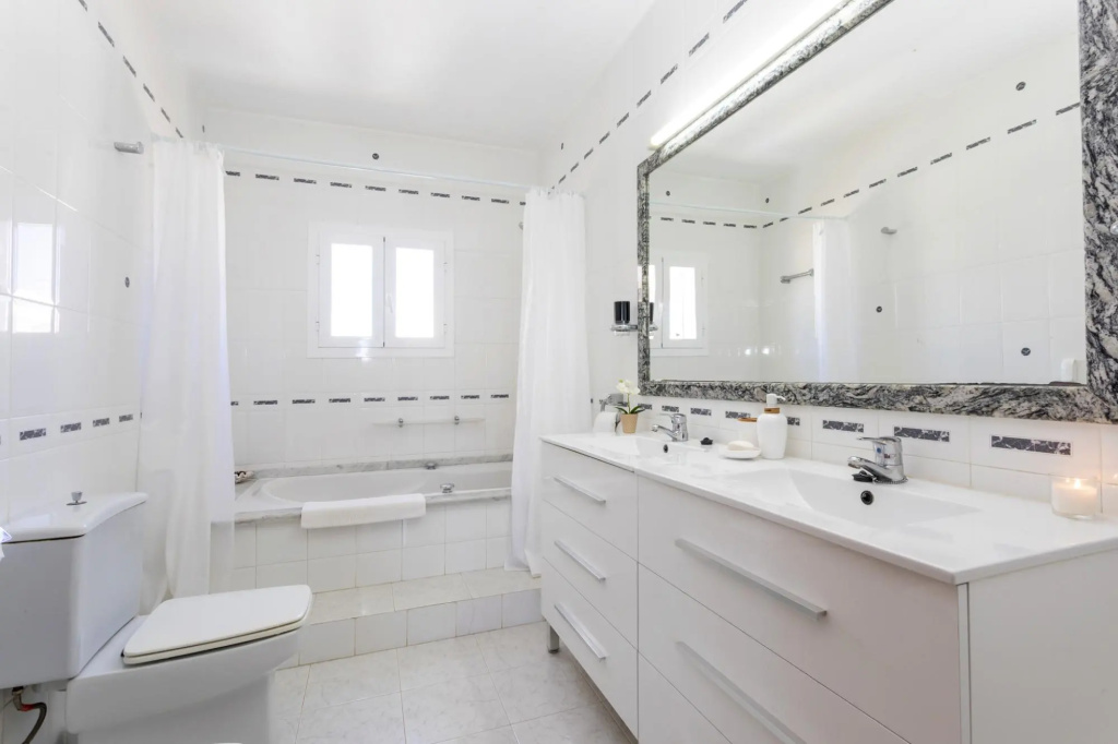 Villa in Ibiza Town with private pool, sleeps 9 - Villa Mali