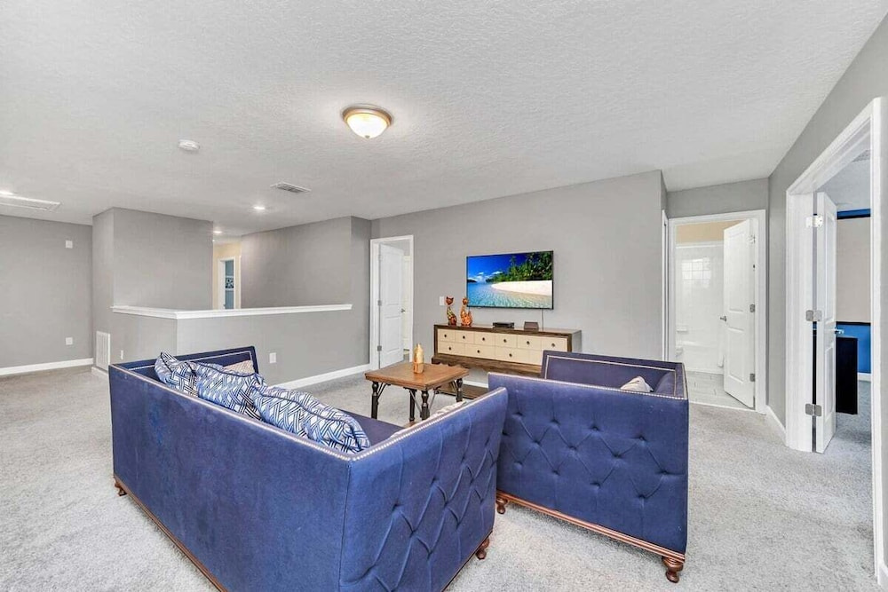 9032SD Lux 9Br Villa Close 2 Disney Pool Spa