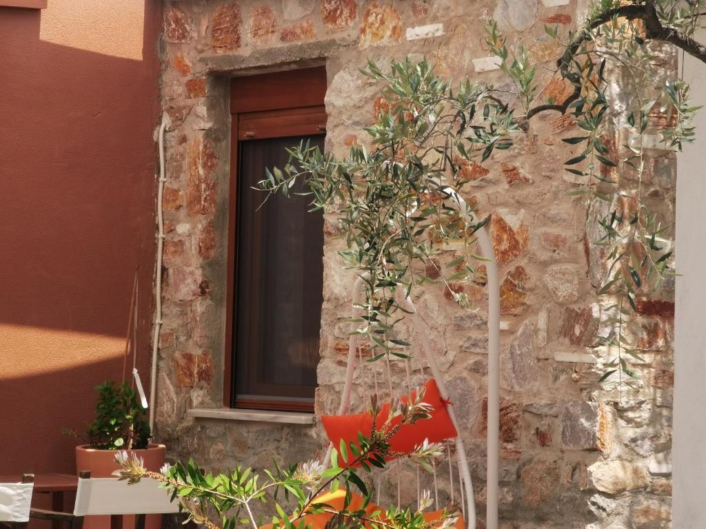 Elea Stone Houses
