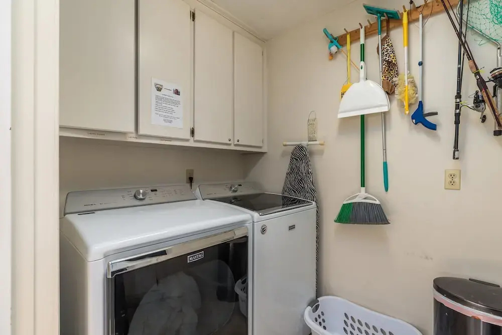 Seafari - Pet Friendly! Quiet Area Mere Feet To The Beach - Beach Side - No Busy Street To Cross! 2 Bedroom Home by RedAwning