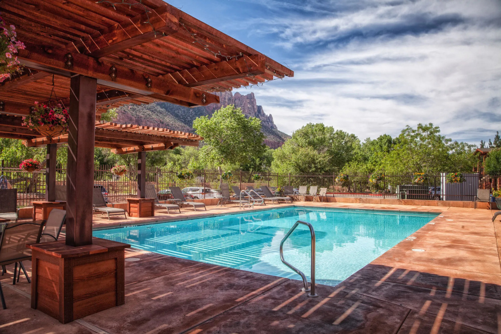 Cable Mountain Lodge