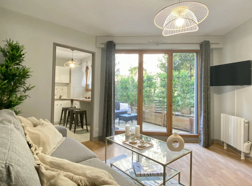 1607 - Wonderful apartment with terrace on garden