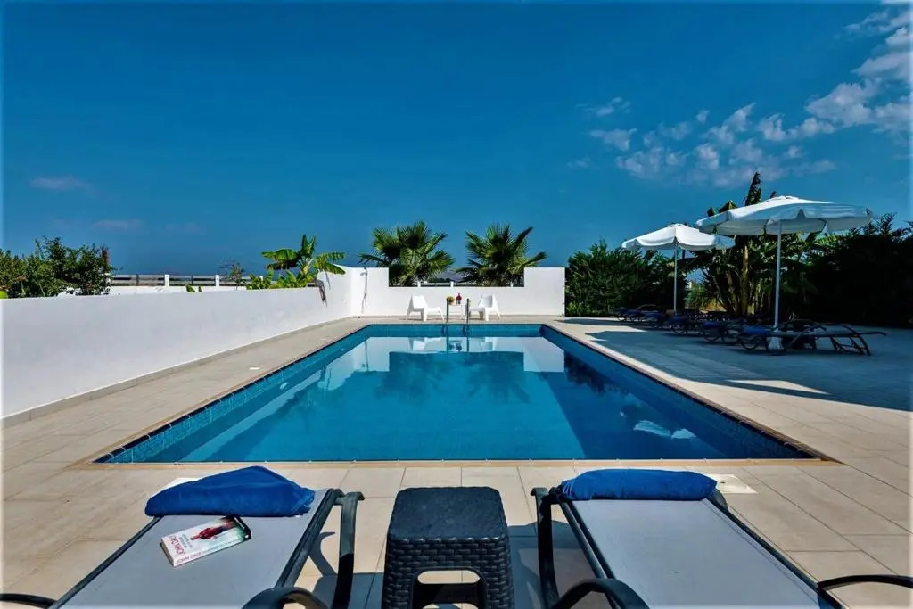 Xenos Villa 7 with a Private pool near the sea