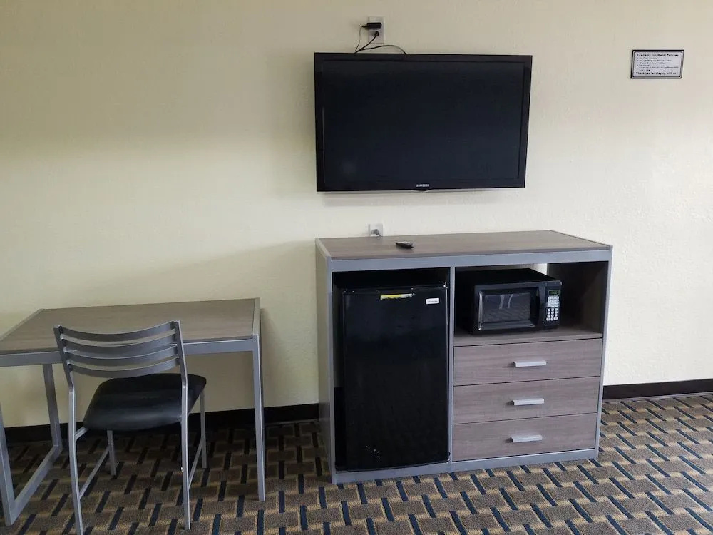 Ameristay Inn & Suites