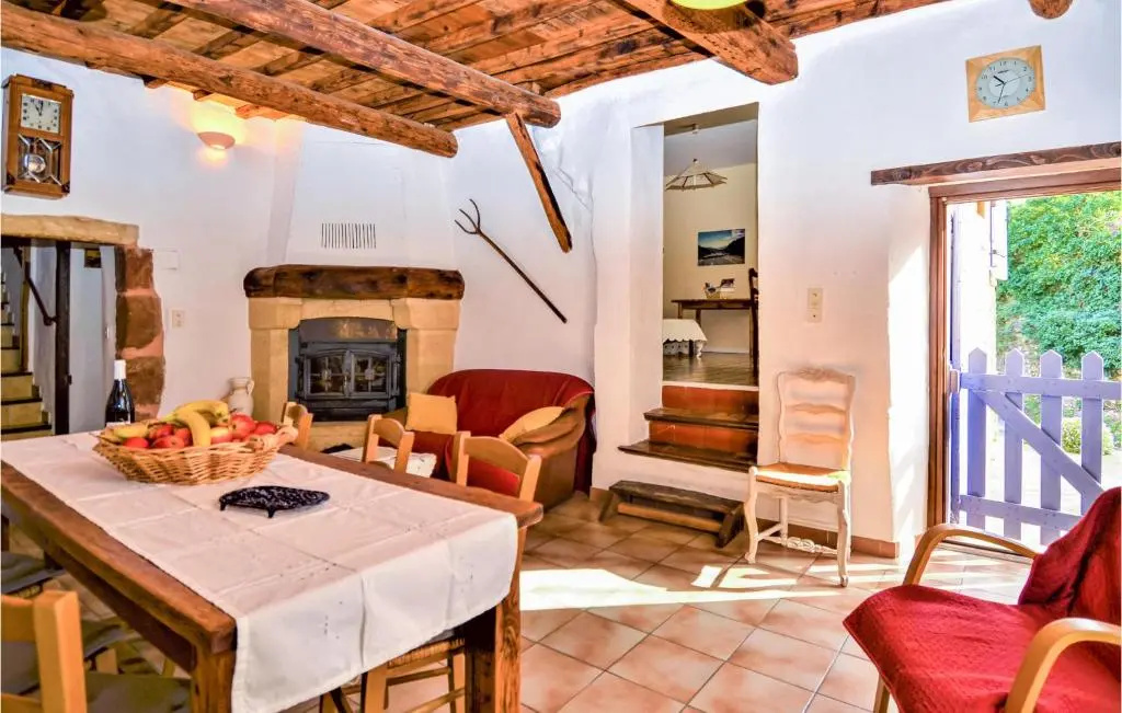 Gorgeous Home In Saint Victor La Coste