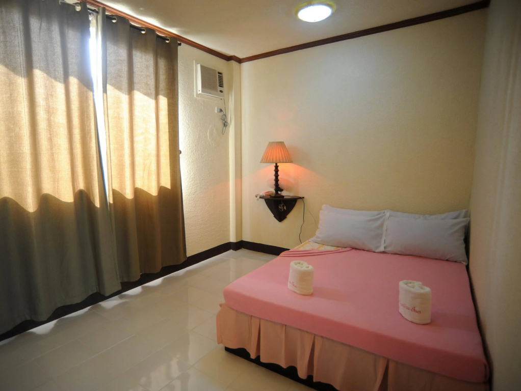 La Charica Inn & Suites