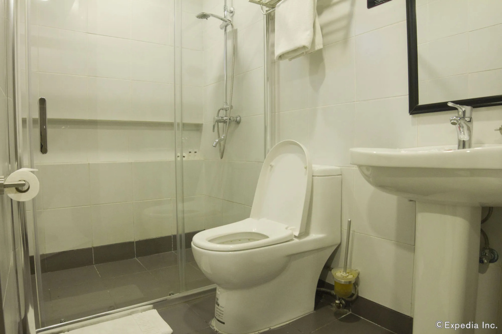 Jade Hotel and Suites