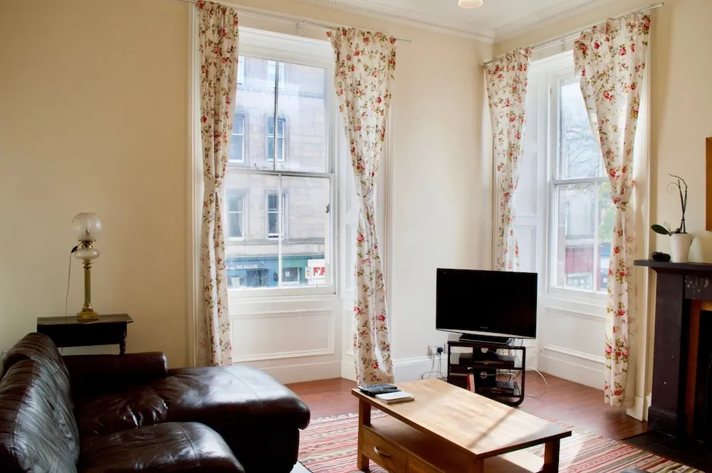 Spacious Flat in Central Stockbridge