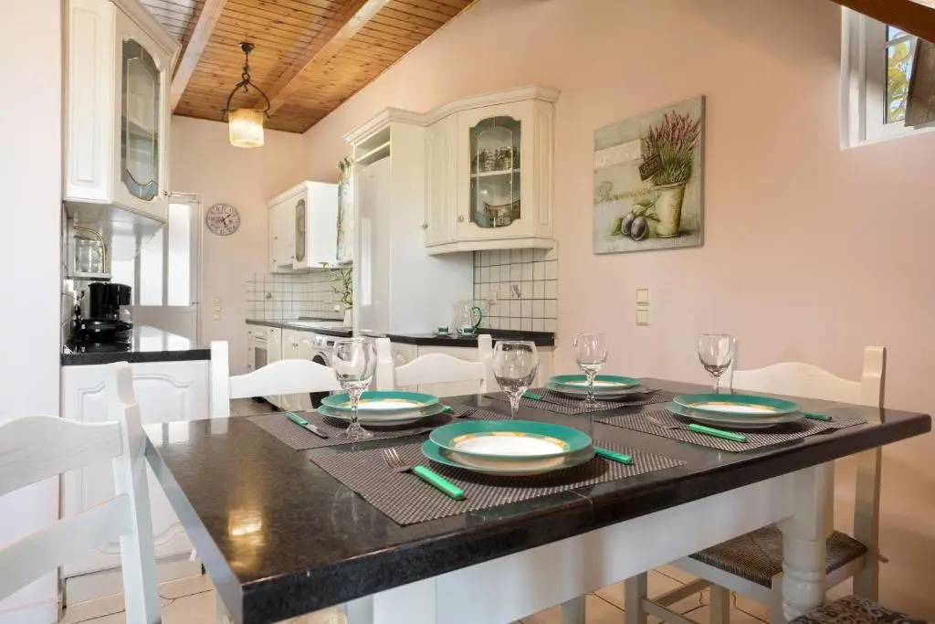 Ilenia's 3 Bedroom House With Private Pool