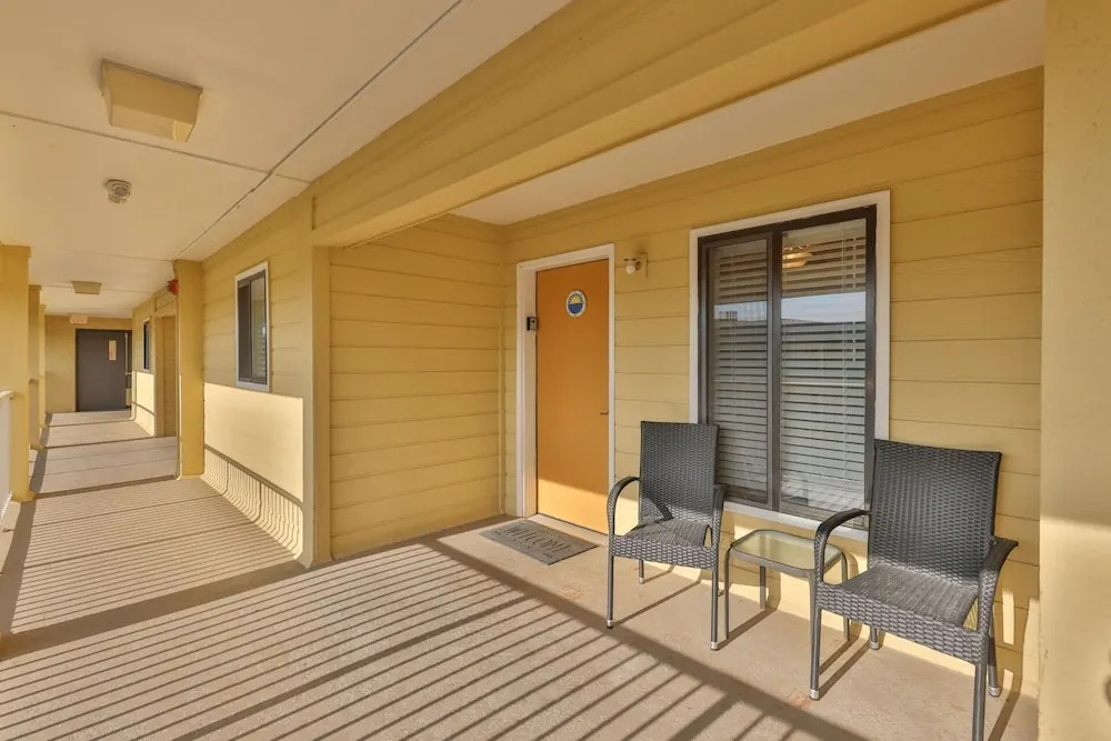Aqua Vista Retreat 2 BDR in Spectacular Resort!