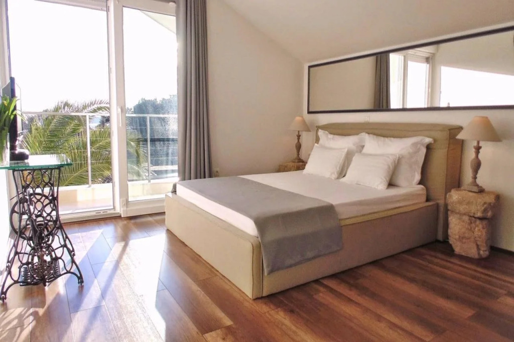 Refresh Boutique Apartments