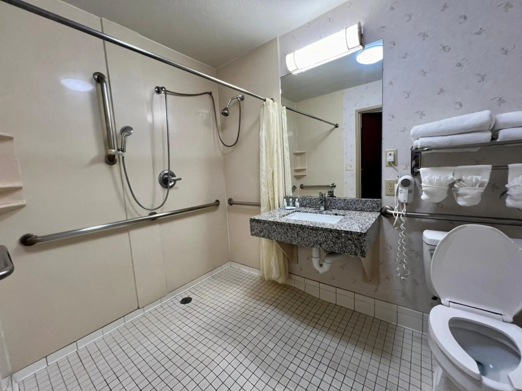 Quality Inn & Suites Near University