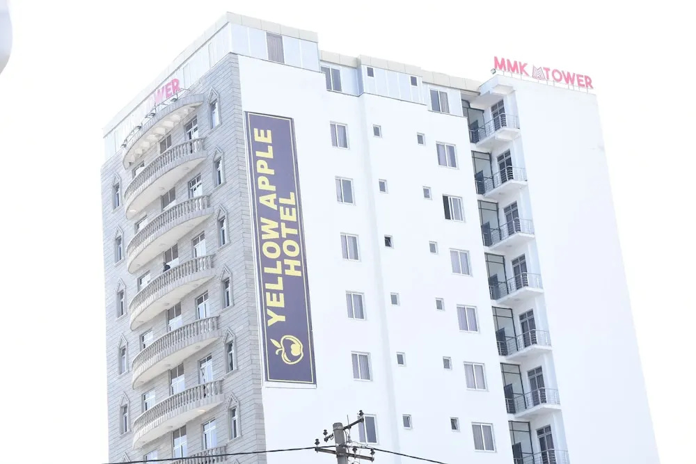 yellow apple hotel