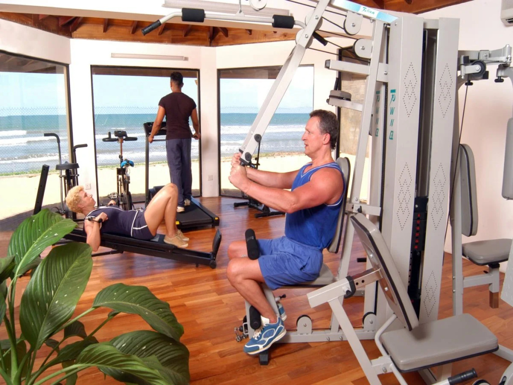 Hibiscus Beach Hotel & Villas