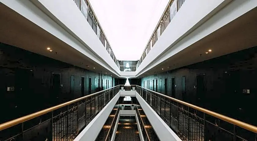 Le\venue Hotel