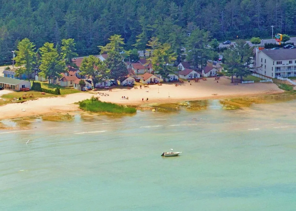 Beach House Lakeside Cottages