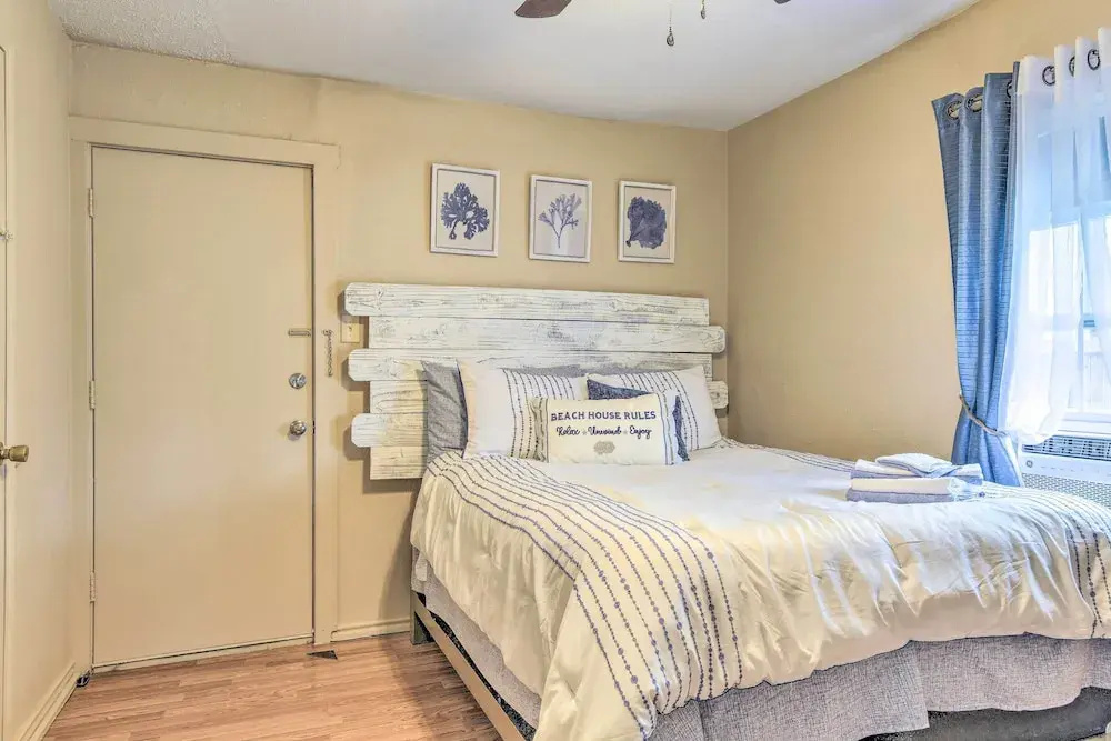 Fire Pit & Grill: Fishing Cottage in Aransas Pass!