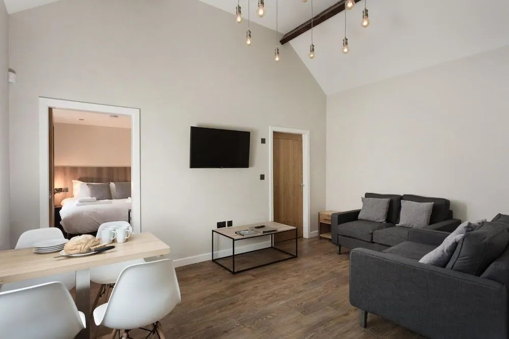 City Apartments - Monkbar Mews