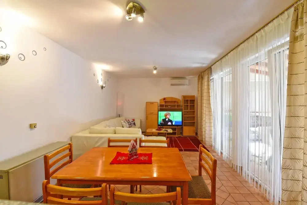 Apartment 1562