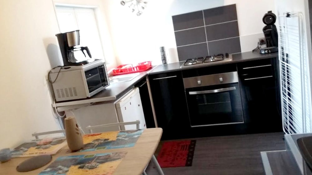 Studio in Vierville-sur-mer, With Enclosed Garden and Wifi