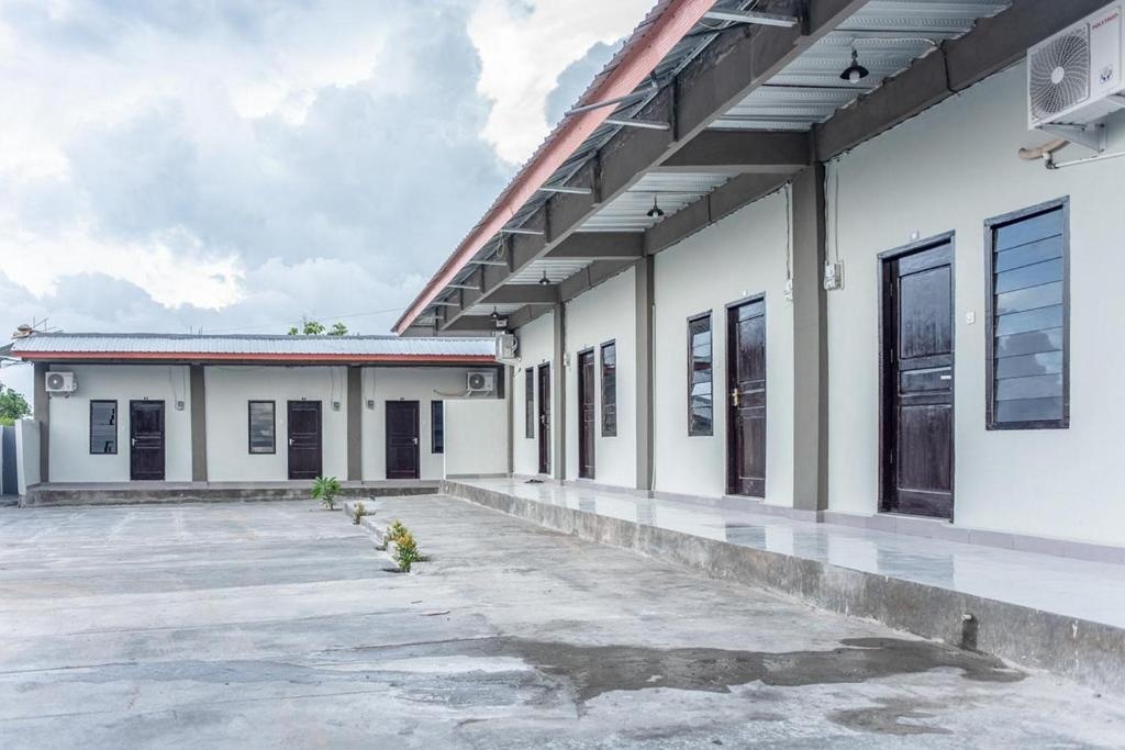 Amor Homestay near Eltari International Airport Mitra RedDoorz