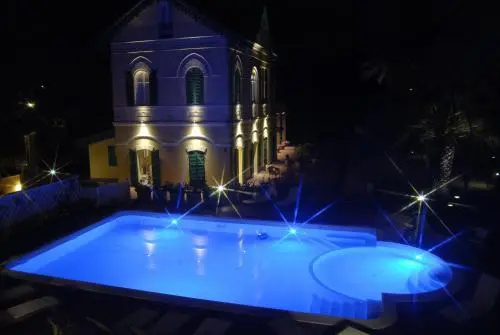 Villa Rosella Resort