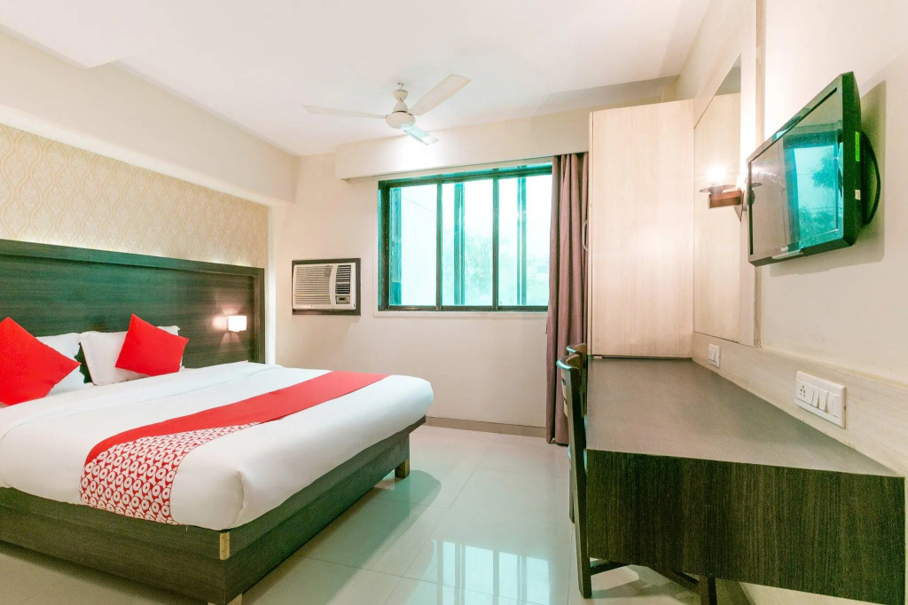 OYO 36215 Hotel Pearl Residency