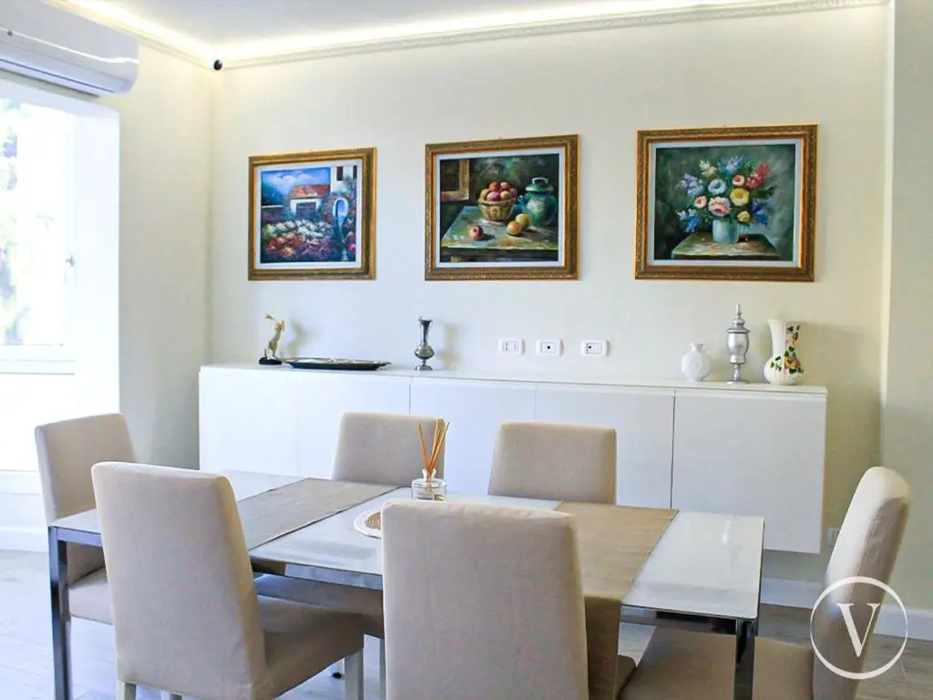 Elegante E Panoramico Appartamento