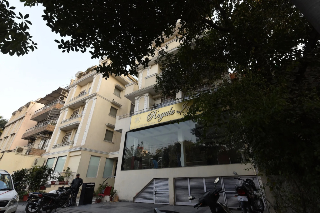 Edition O 30065 Regale Inn