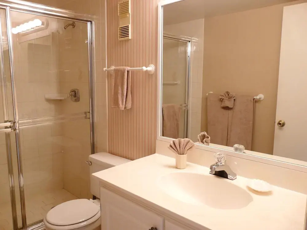 Relaxing Condo With Pool, bay View and Steps to Beach