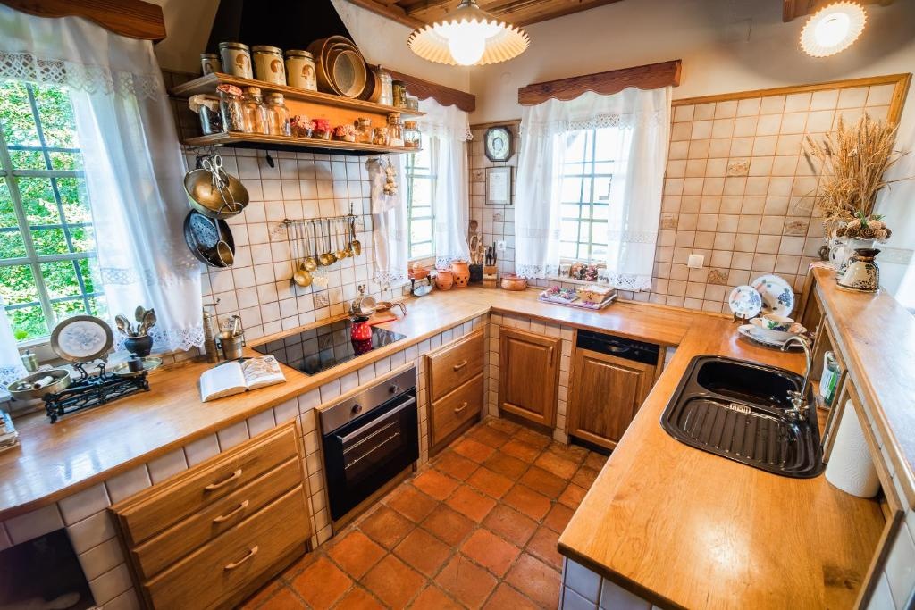Authentic Countryside Villa with Hot tub