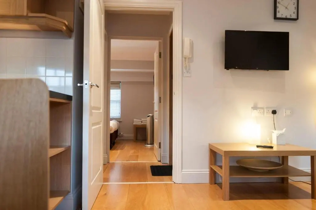 12 London Street Apartments