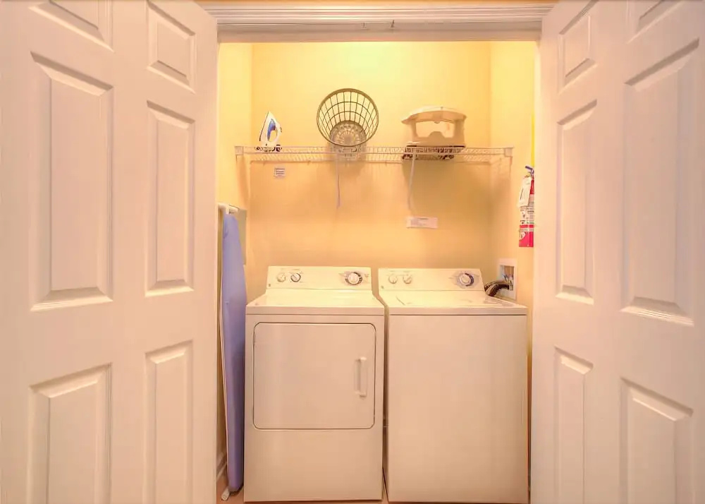 Beautiful PET FRIENDLY Condo Near Pool
