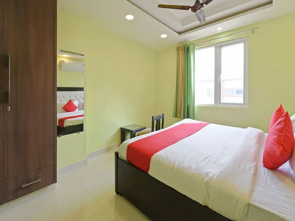 OYO 22585 Flagship Sumit House
