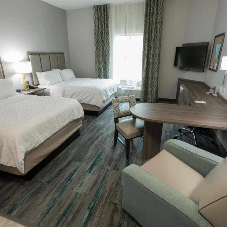 Magnolia Bay Hotel & Suites