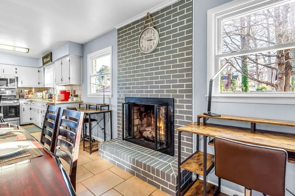 Stay Awhile Charming Greensboro House Close to Must-See Places